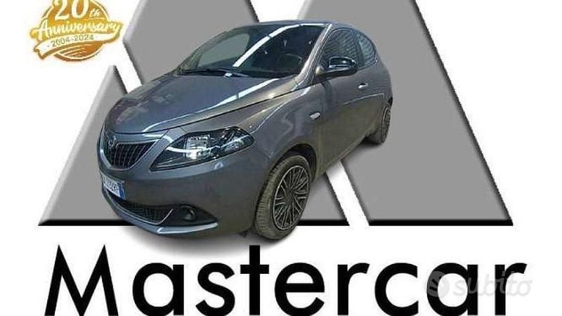 Usata Lancia Ypsilon Gold 69 CV (50 kW) 2022 Grigio Utilitaria