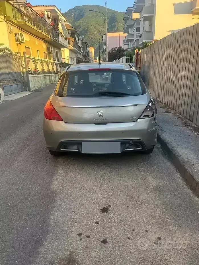 Usata Peugeot 308 92 CV (67 kW) 2011 Berlina