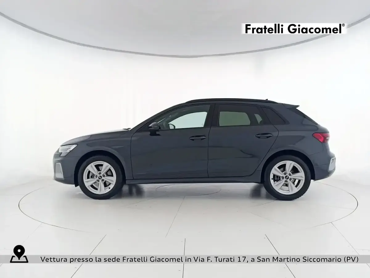 Usata Audi A3 Ambiente 150 CV (110 kW) 2024 Grigio manhattan metallizzato Berlina