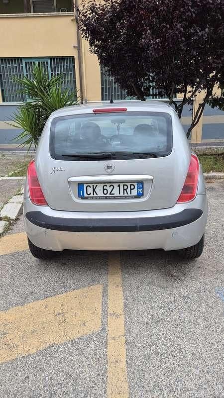 Usata Lancia Ypsilon 60 CV (44 kW) 2003 Utilitaria