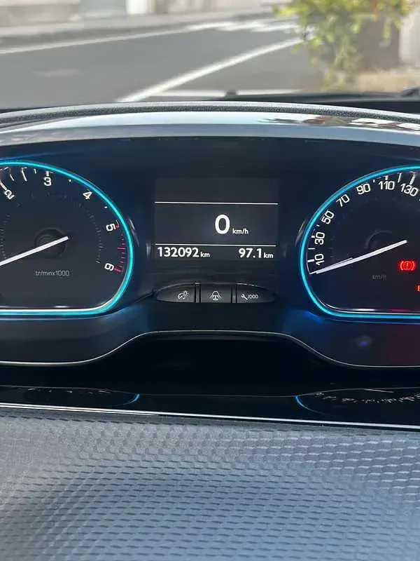 Usata Peugeot 2008 Allure 99 CV (72 kW) 2017 Verde SUV