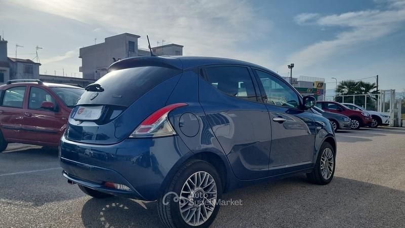 Usata Lancia Ypsilon Gold 69 CV (50 kW) 2021 Blu Utilitaria