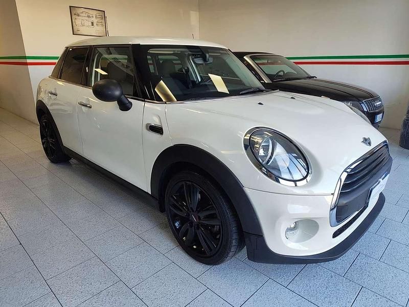 Usata Mini ONE 102 CV (75 kW) 2016 Bianco Utilitaria