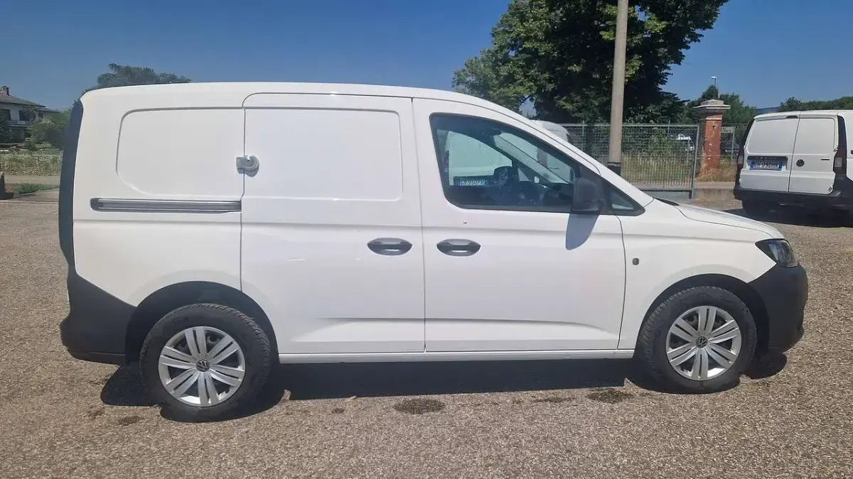 Usata VW Caddy 102 CV (75 kW) 2021 Bianco Monovolume
