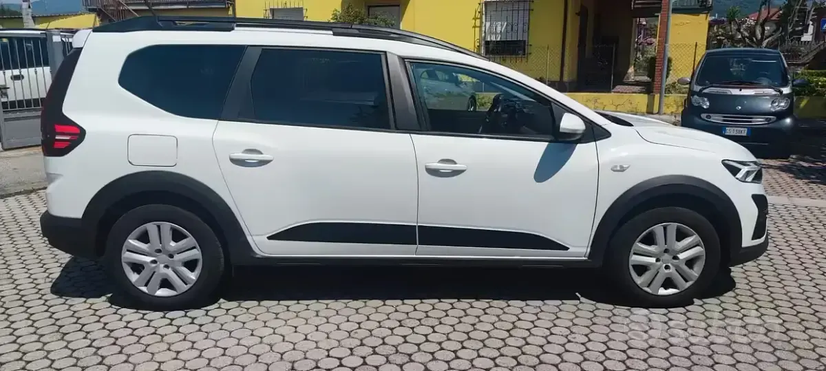 Usata Dacia Jogger Extreme 101 CV (74 kW) 2023 Bianco Monovolume