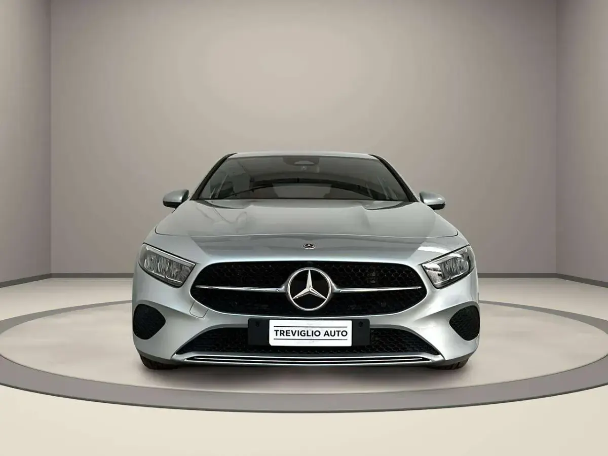 Nuova Mercedes A180 Advanced 116 CV (85 kW) 2025 Grigio / metallizzato Berlina