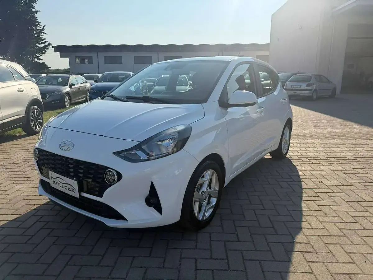 Usata Hyundai i10 67 CV (49 kW) 2021 Bianco Utilitaria