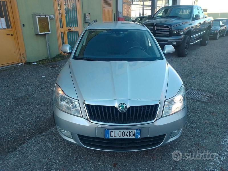 Usata Skoda Octavia 105 CV (77 kW) 2012 Argento Station wagon