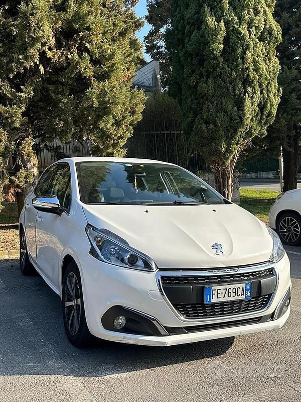 Usata Peugeot 208 2016 Bianco Utilitaria