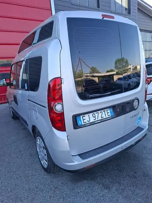 Usata Fiat Doblò 105 CV (77 kW) 2011 Grigio Monovolume