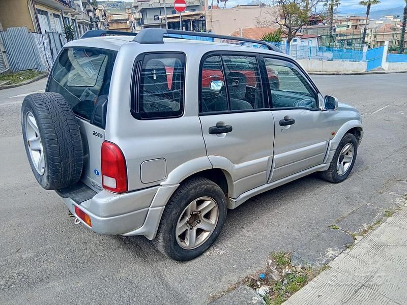 Usata Suzuki Grand Vitara 108 CV (79 kW) 2001 Grigio SUV