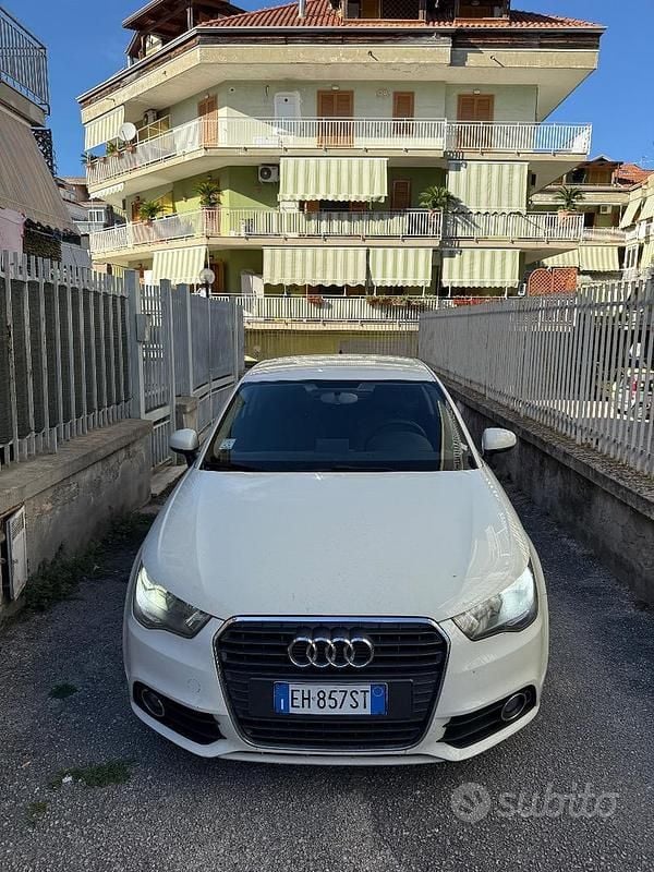 Bianco Usata 2011 Audi A1 Tre volumi | 5600 € - Immagine 1/4