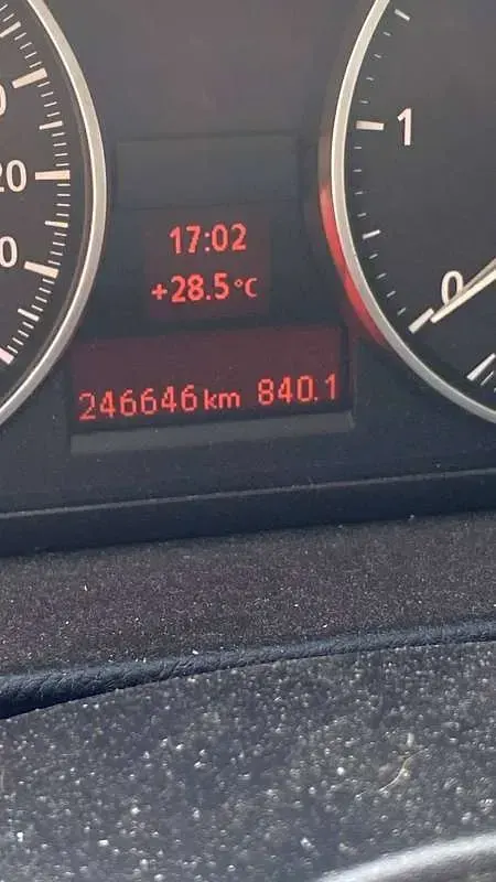 Usata BMW 318 143 CV (105 kW) 2010 Nero Station wagon