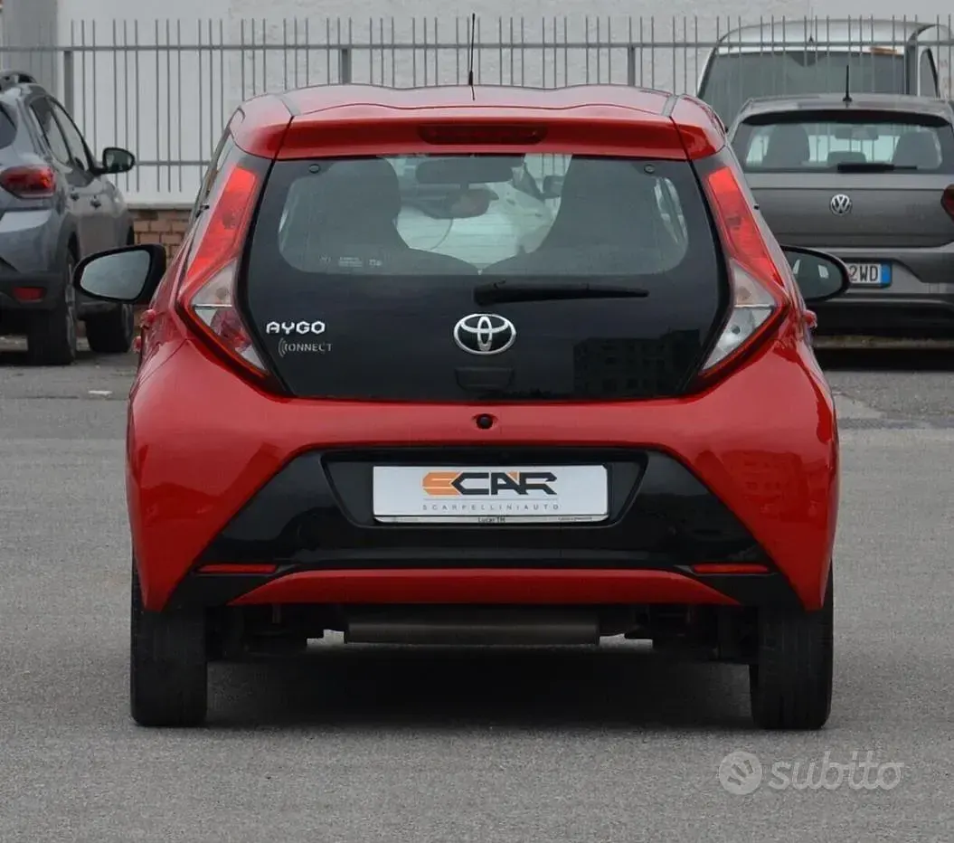Usata Toyota Aygo X-clusiv 72 CV (52 kW) 2019 Rosso Utilitaria