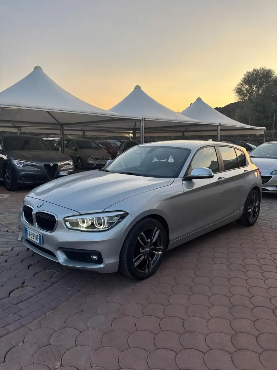 Usata BMW 118 Advantage 150 CV (110 kW) 2019 Grigio Berlina