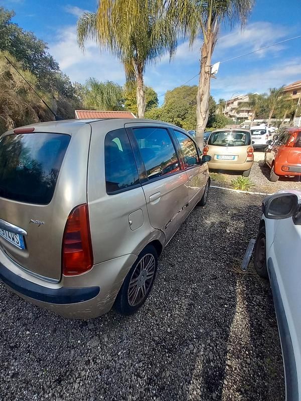 Gebraucht Lancia Musa 101 PS (74 kW) 2005 Gold Van / Kleinbus