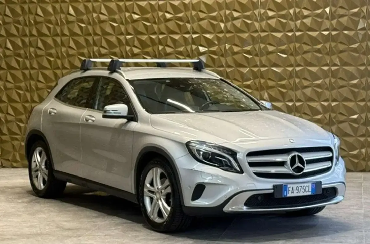 Usata Mercedes GLA220 170 CV (125 kW) 2015 Argento SUV
