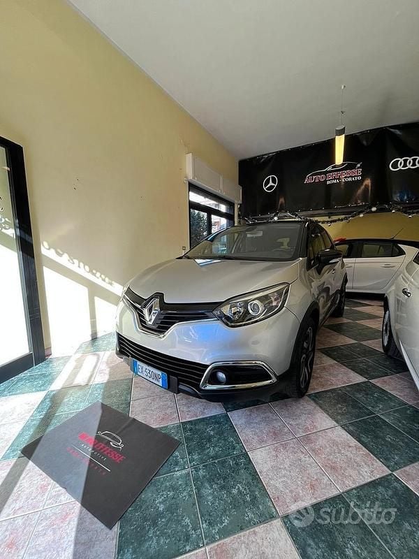 Grigio Usata 2015 Renault Captur SUV | 7990 € (Super prezzo) - Immagine 1/4