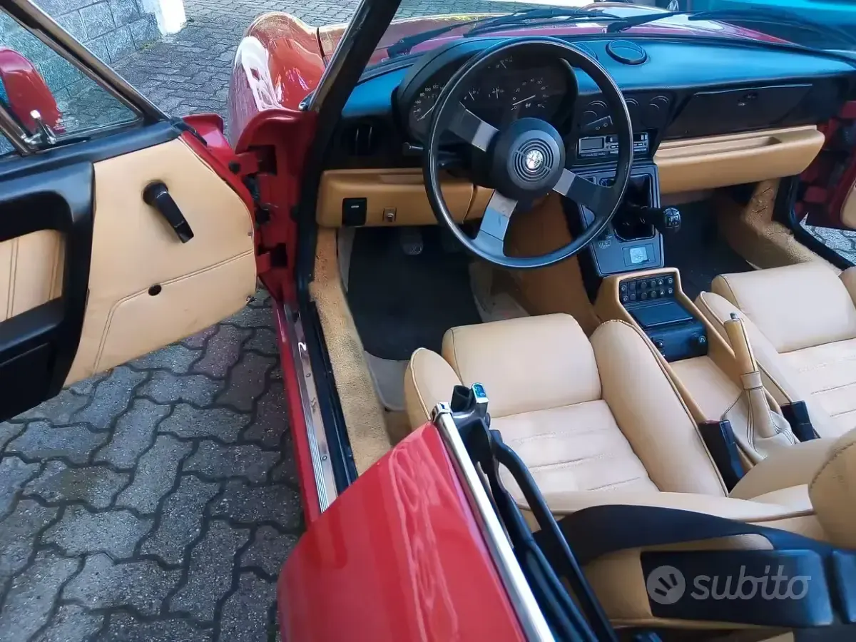 Usata Alfa Romeo Spider 106 CV (77 kW) 1990 Rosso Cabrio