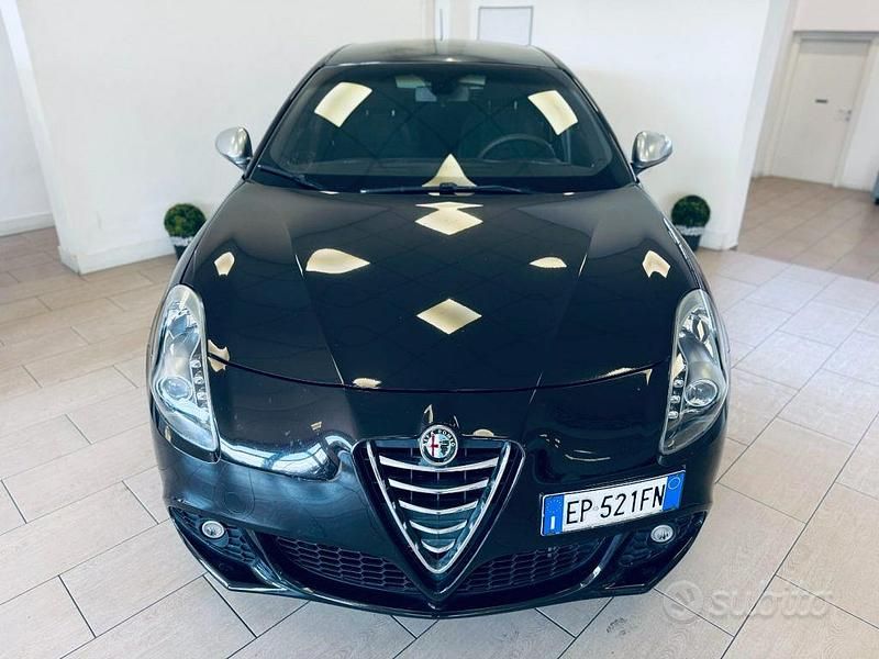 Usata Alfa Romeo Giulietta Distinctive 140 CV (102 kW) 2012 Nero vulcano Utilitaria