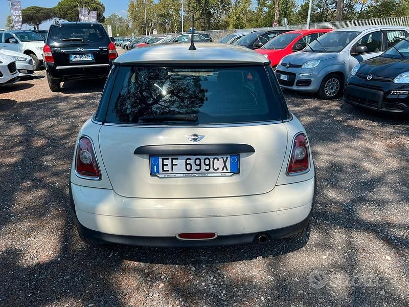 Usata Mini ONE 75 CV (55 kW) 2010 Beige Utilitaria