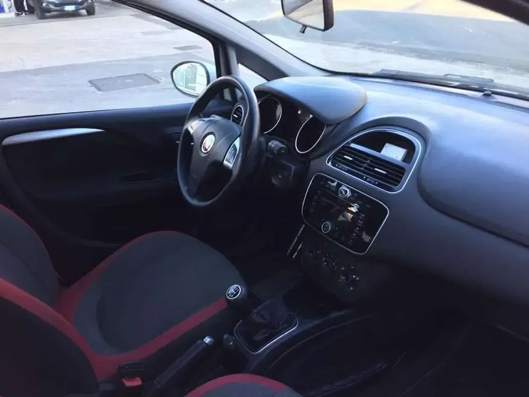 Usata Fiat Punto Easy 75 CV (55 kW) 2012 Utilitaria