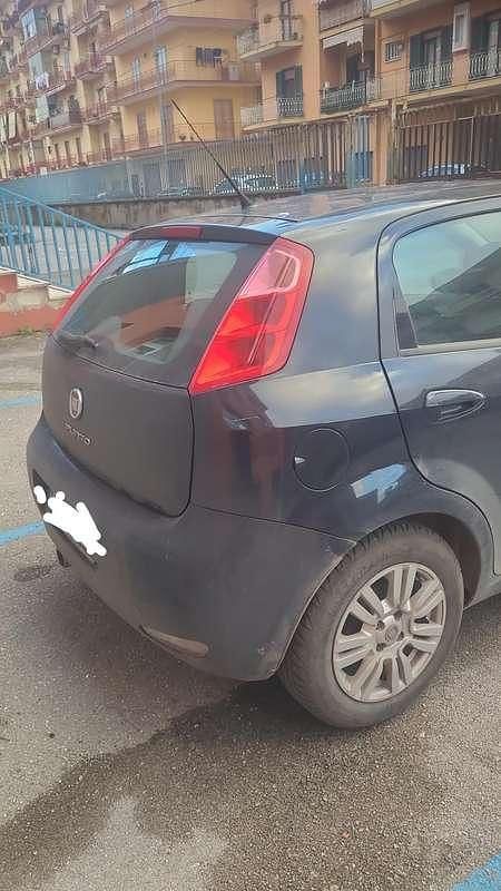 Usata Fiat Punto Lounge 95 CV (69 kW) 2016 Blu Berlina
