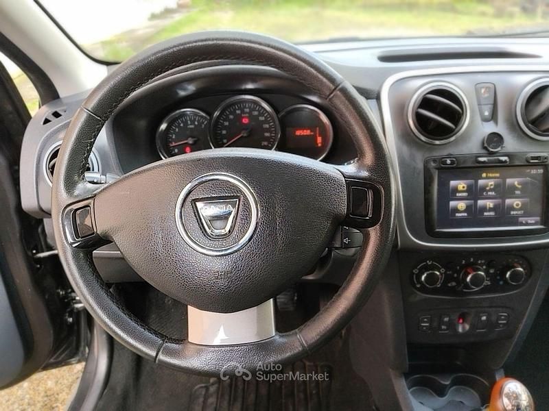 Usata Dacia Sandero Prestige 90 CV (66 kW) 2015 Nero SUV