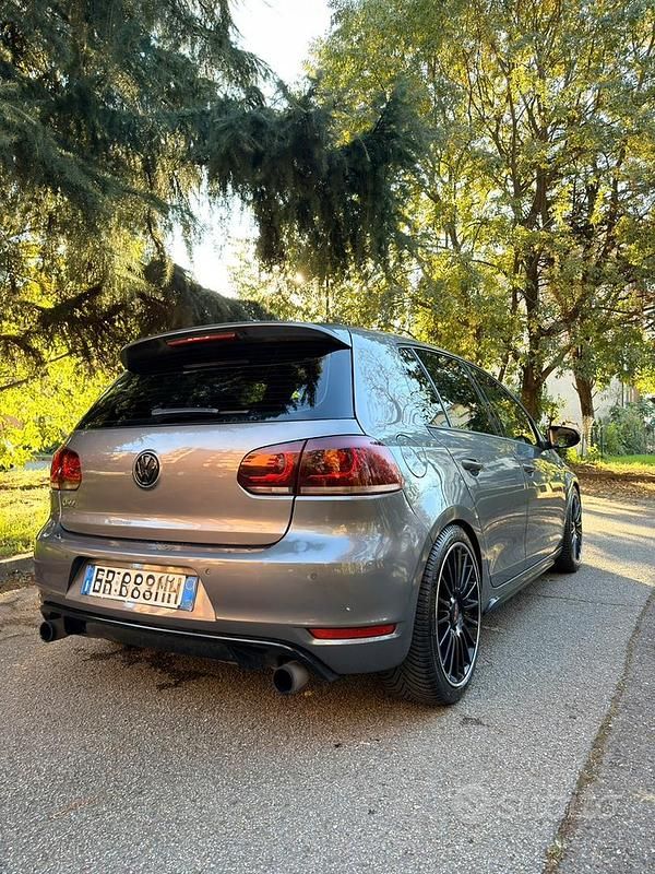 Usata VW Golf VI GTI 211 CV (155 kW) 2010 Grigio Utilitaria