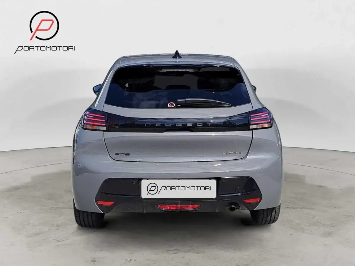Usata Peugeot 208 Allure 101 CV (74 kW) 2025 Grigio Utilitaria