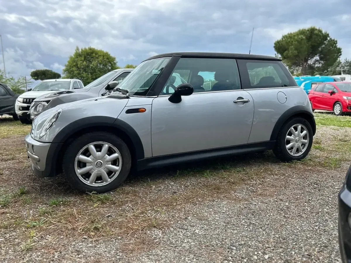 Usata Mini ONE 75 CV (55 kW) 2004 Argento Utilitaria