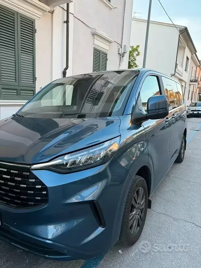 Usata Ford Tourneo Titanium 136 CV (100 kW) 2025 Bluazzurro Monovolume