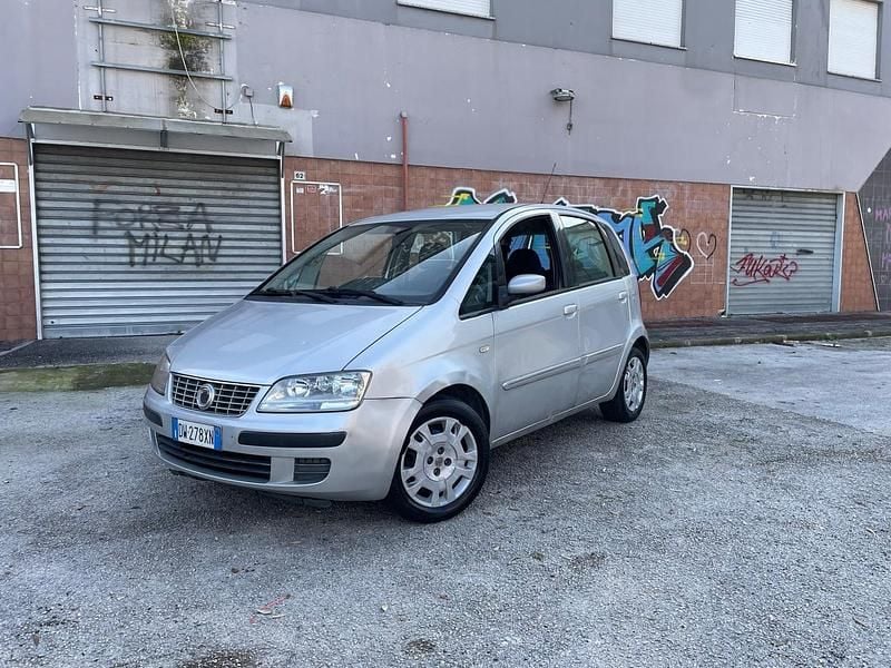 Usata Fiat Idea 80 CV (58 kW) 2009 Argento Monovolume