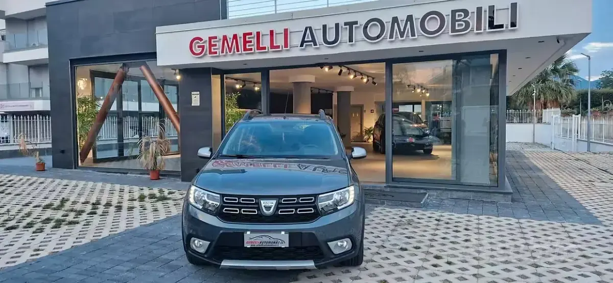 Usata Dacia Sandero Stepway 90 CV (66 kW) 2017 Grigio Berlina