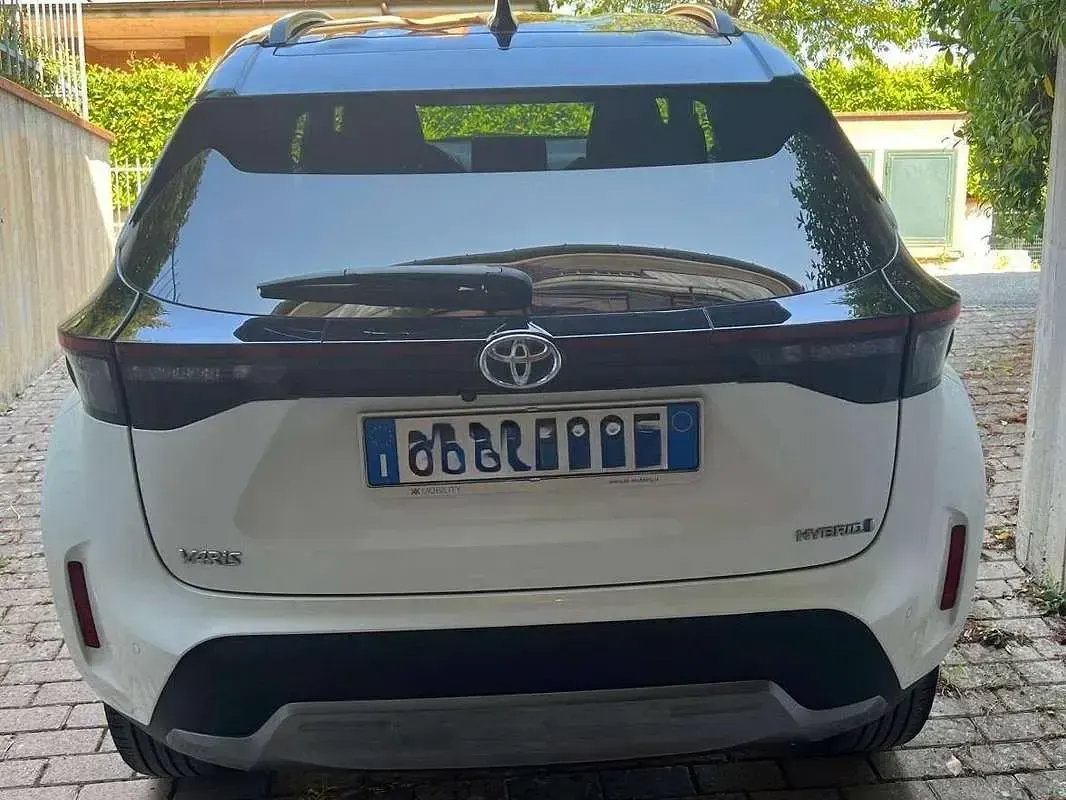 Usata Toyota Yaris Cross 92 CV (67 kW) 2024 Bianco SUV