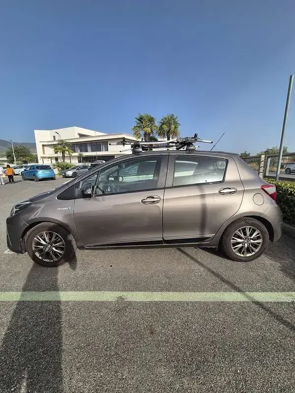 Usata Toyota Yaris Hybrid Style 75 CV (55 kW) 2016 Berlina