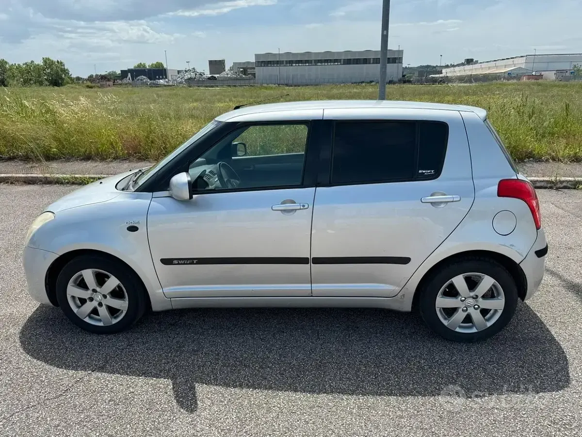 Usata Suzuki Swift 75 CV (55 kW) 2008 Grigio Utilitaria