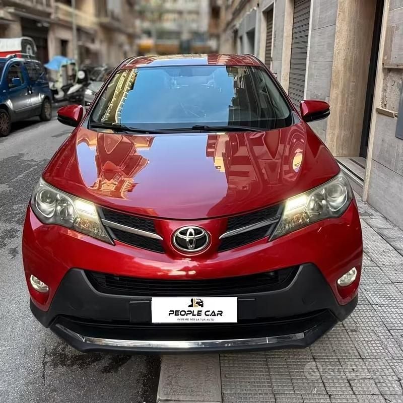 Usata Toyota RAV4 Lounge 124 CV (91 kW) 2014 Rosso SUV