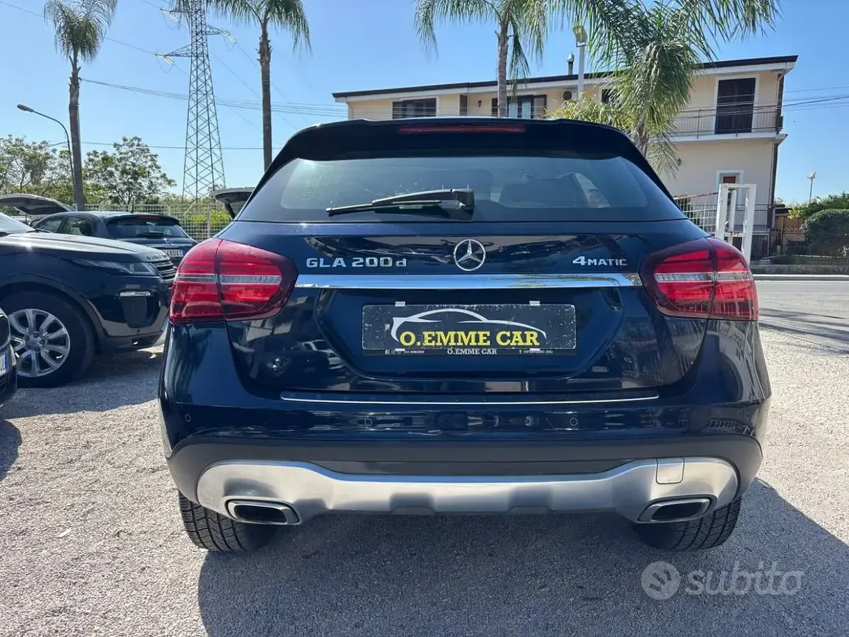 Usata Mercedes GLA200 Premium 136 CV (100 kW) 2018 Blu SUV