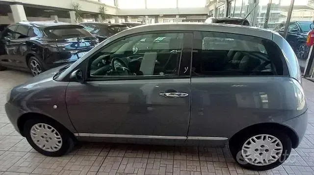 Usata Lancia Ypsilon 75 CV (55 kW) 2007 Grigio Utilitaria
