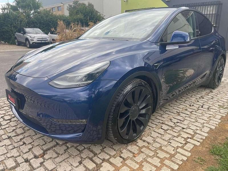 Blu/azzurro Usata 2023 Tesla Model Y Performance SUV | 41.500 € (Ottimo prezzo) - Immagine 1/4