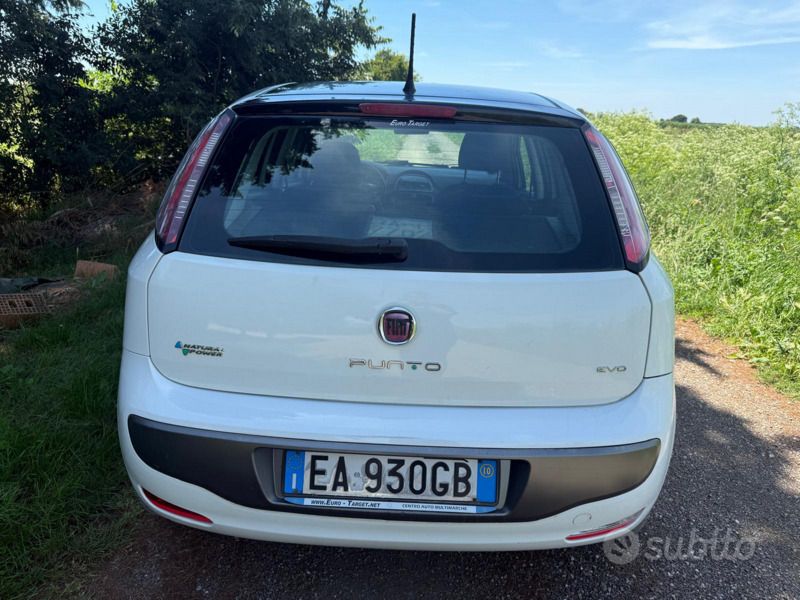 Usata Fiat Grande Punto 77 CV (56 kW) 2010 Bianco Utilitaria