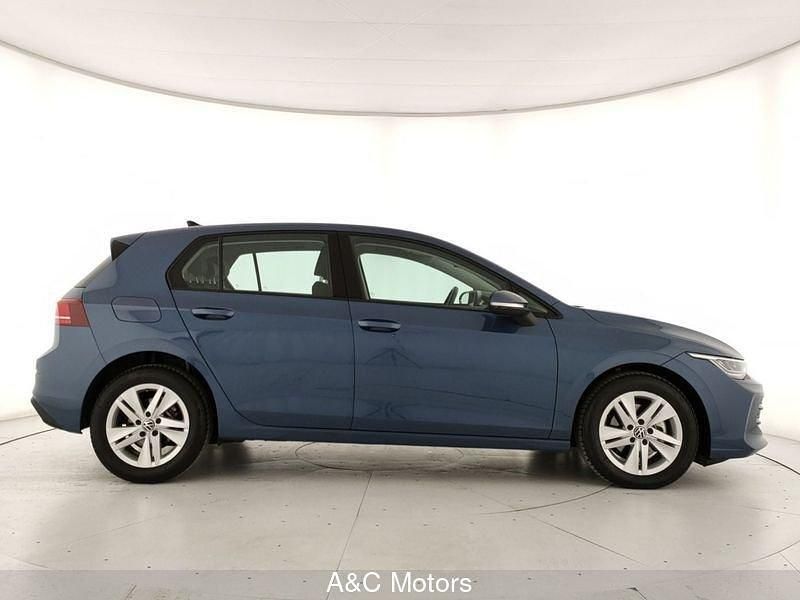 Usata VW Golf VIII Life 116 CV (85 kW) 2025 Blu