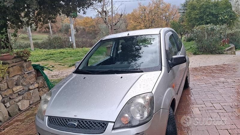 Usata Ford Fiesta 2006 Grigio Utilitaria