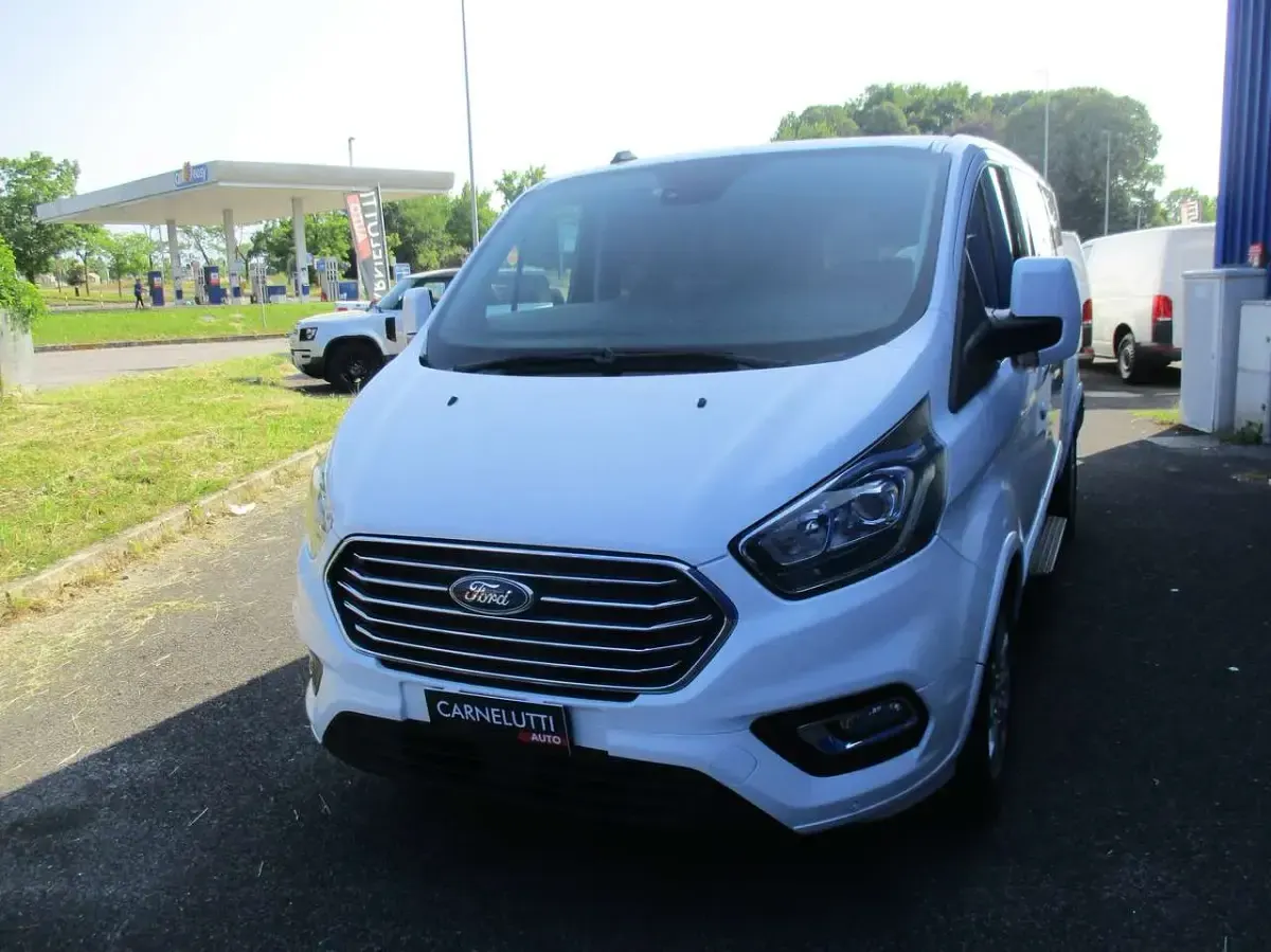 Usata Ford Tourneo Custom Titanium 131 CV (96 kW) 2020 Bianco frozen Furgone