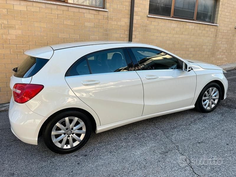 Usata Mercedes A200 Business 136 CV (100 kW) 2014 Bianco Berlina