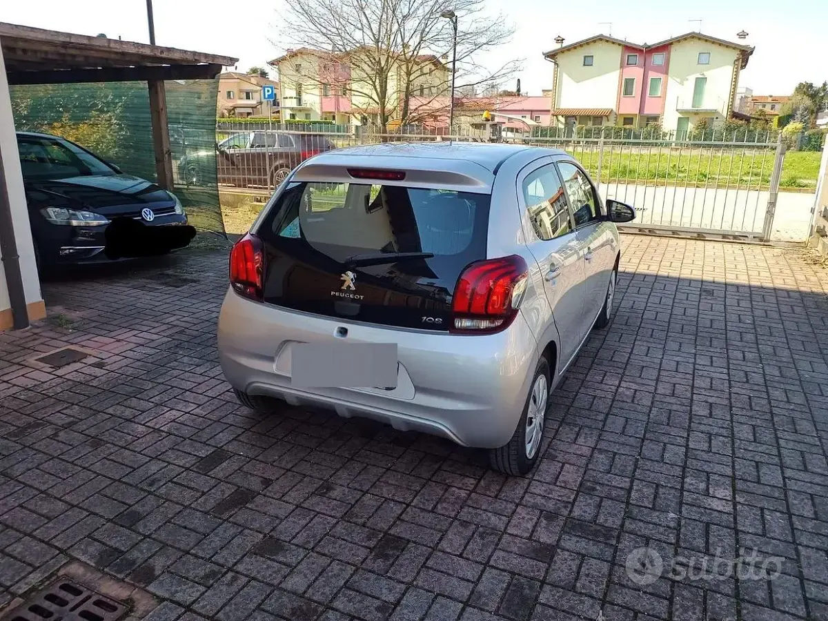 Usata Peugeot 108 69 CV (50 kW) 2017 Grigio Berlina