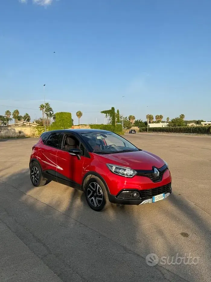 Usata Renault Captur Iconic 90 CV (66 kW) 2017 Rosso SUV