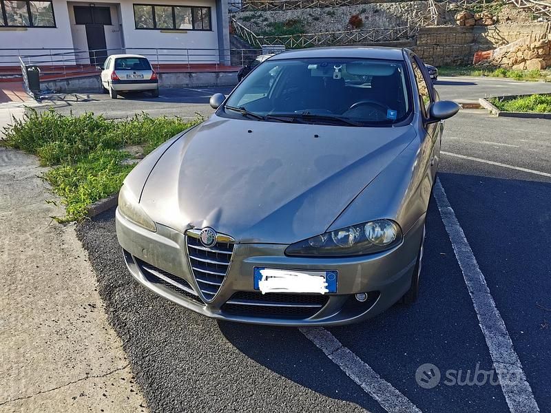 Grigio Usata 2007 Alfa Romeo 147 Due volumi | 1600 € (Buon prezzo) - Immagine 1/4