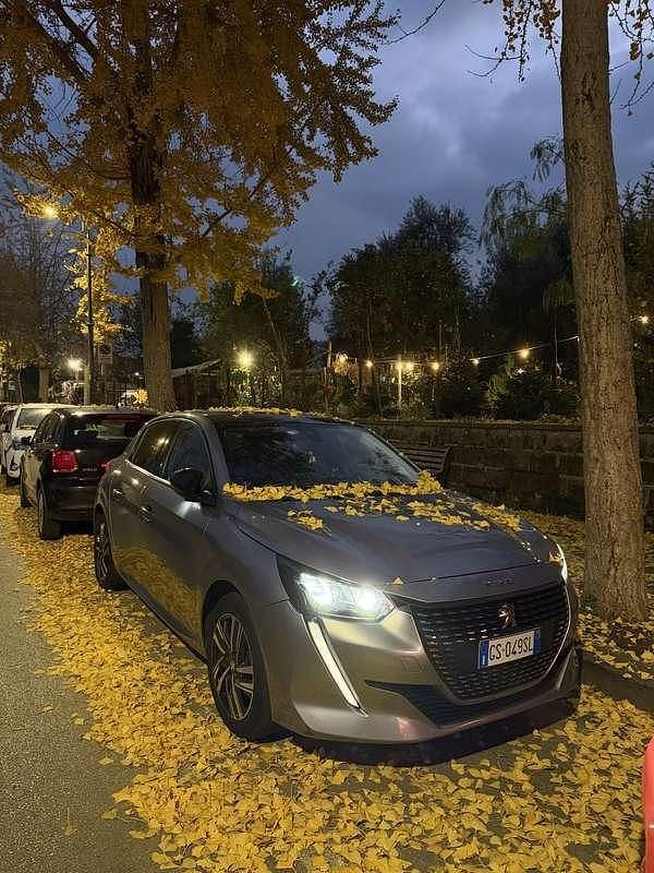 Usata Peugeot 208 Allure 102 CV (75 kW) 2022 Grigio Utilitaria